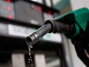 Read more about the article حکومت کا پٹرول9، ڈیزل7روپے سستا کرنے کا اعلان