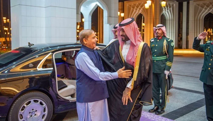 You are currently viewing سعودیہ، قطر اور امارات کا 8 ارب ڈالرز سے ’پاکستان ساورن فنڈ‘ بنانے کا فیصلہ